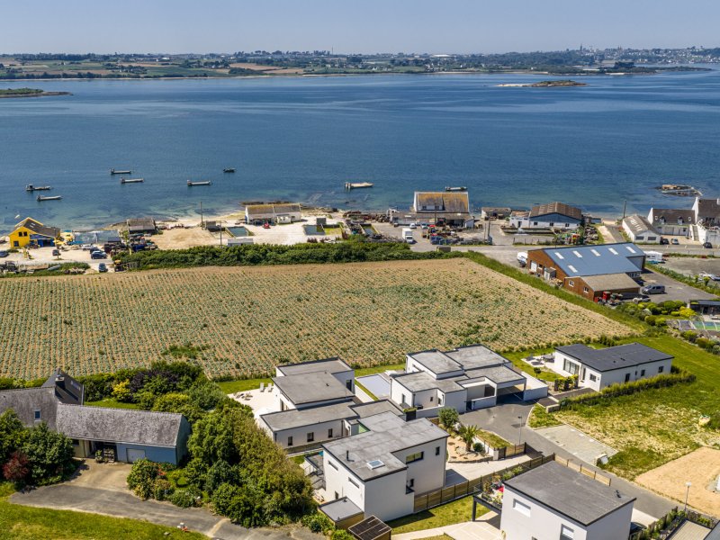 Maison  neuve avec piscine intérieure, vue mer