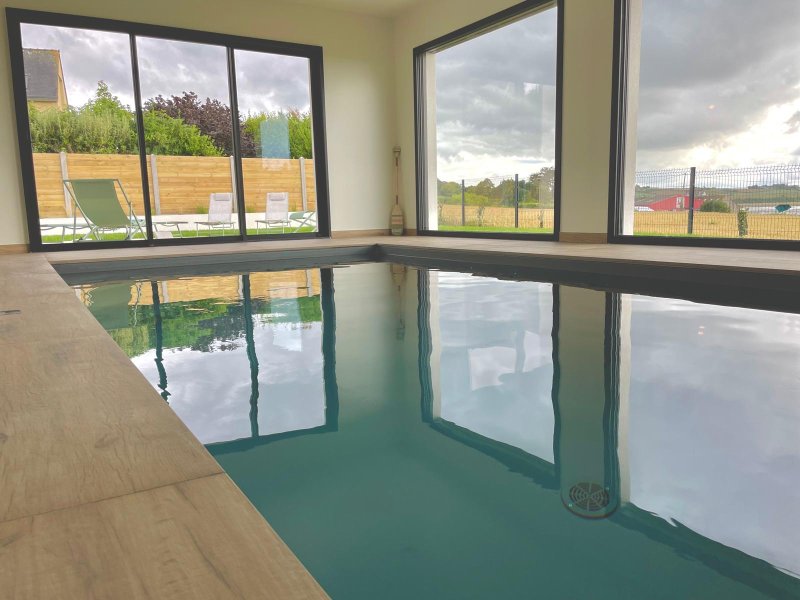 Maison  neuve avec piscine intérieure, vue mer
