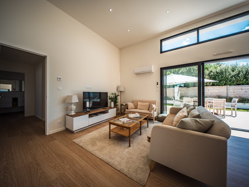 Maison  neuve avec piscine intérieure, vue mer