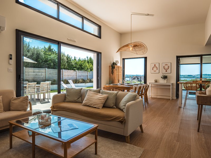 Maison  neuve avec piscine intérieure, vue mer