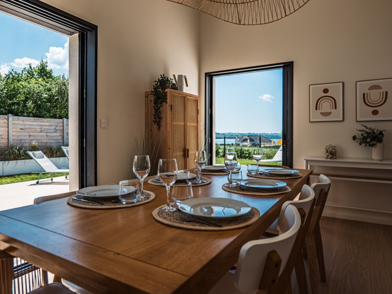 Maison  neuve avec piscine intérieure, vue mer