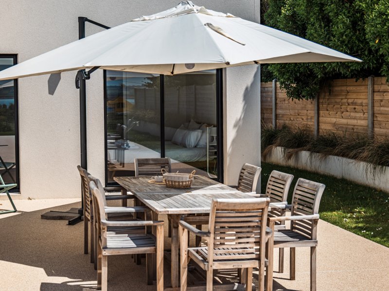 Maison  neuve avec piscine intérieure, vue mer