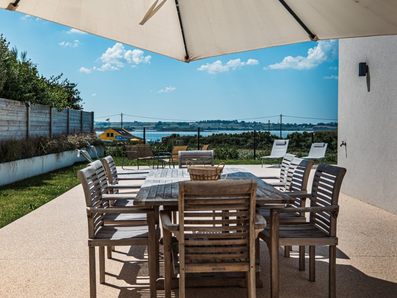 Maison  neuve avec piscine intérieure, vue mer