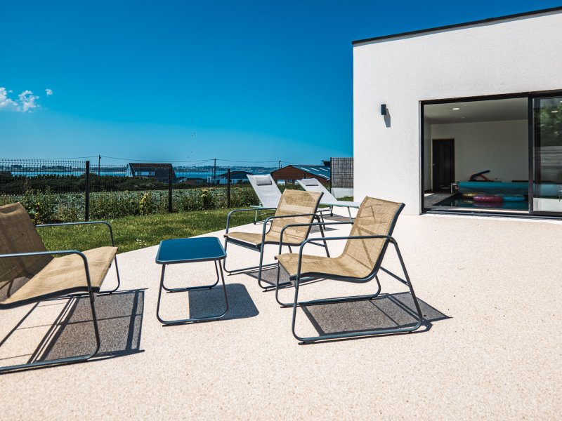 Maison  neuve avec piscine intérieure, vue mer