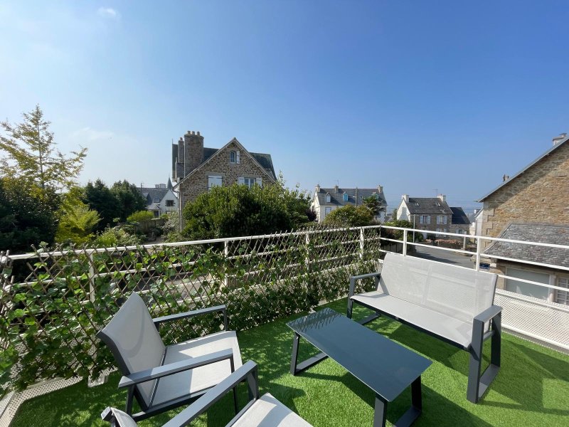 Superbe appartement avec balcon, au centre bourg
