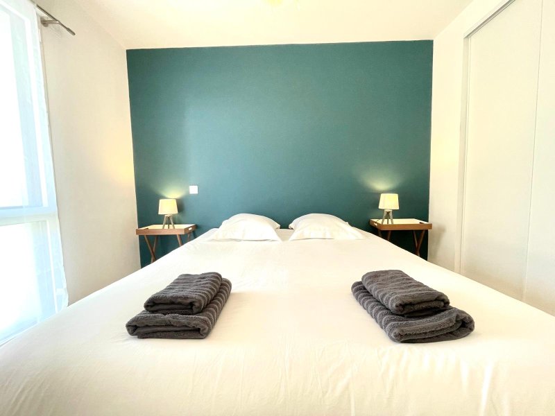 Superbe appartement avec balcon, au centre bourg