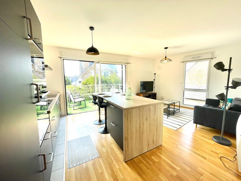 Superbe appartement avec balcon, au centre bourg